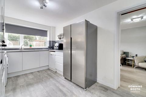 28 Leomansley Close, Lichfield, WS13 8AX