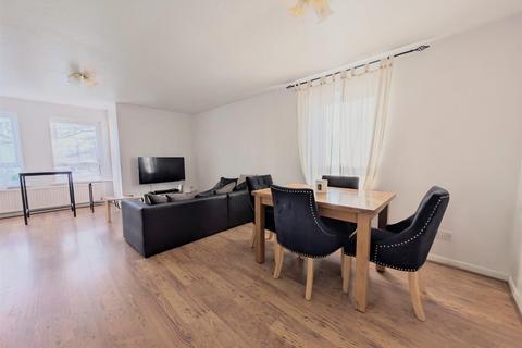 2 bedroom flat for sale, Station Road, Burnham