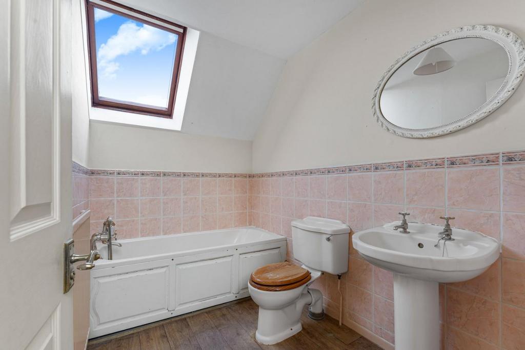 Main Bathroom.jpg