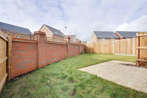 2 bedroom link detached house for sale, Lucuis Lane, Fairfields