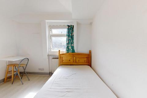Studio to rent, Grays Inn Road, London, WC1X