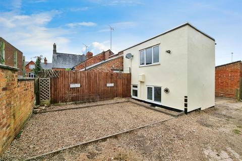 2 bedroom detached house to rent, High Street, Rushden NN10