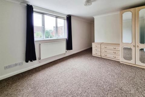 2 bedroom detached house to rent, High Street, Rushden NN10