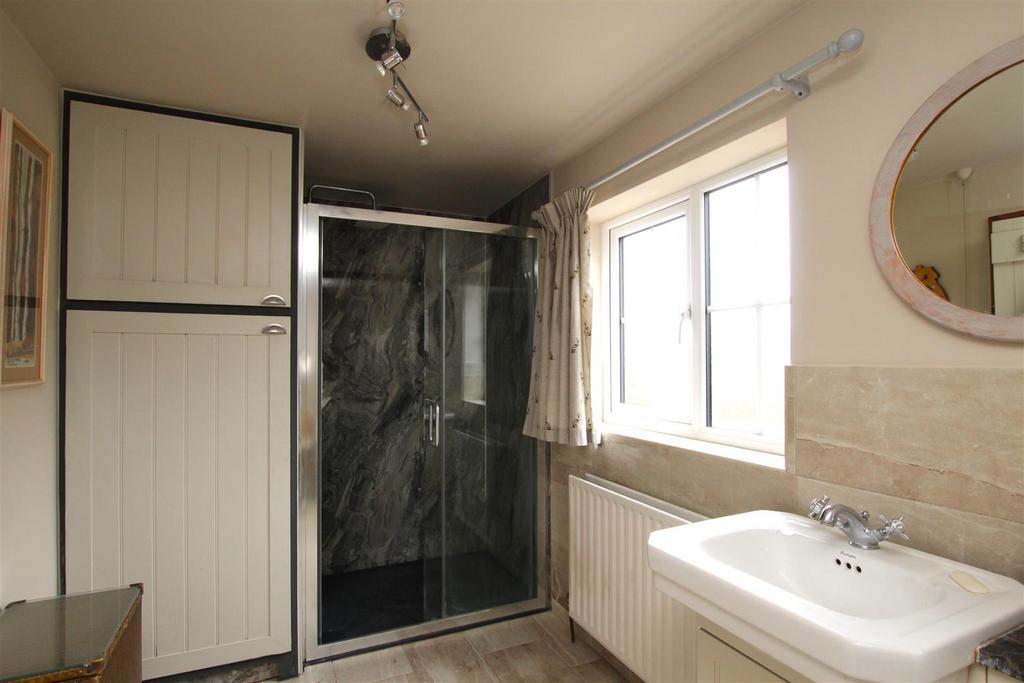 Bathroom - b.JPG
