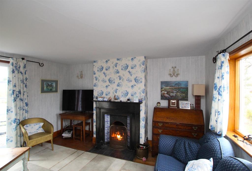 Living Room.JPG