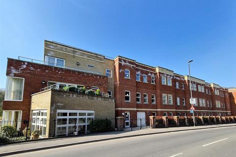 1 bedroom flat for sale, Cainscross Road, Stroud, GL5 4ET