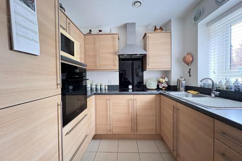1 bedroom flat for sale, Cainscross Road, Stroud, GL5 4ET