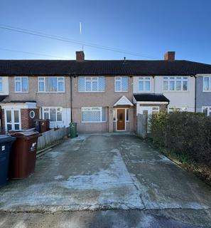 3 bedroom terraced house to rent, Valentines Way, Romford, Essex