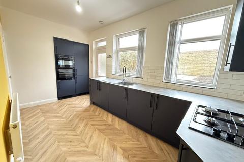 2 bedroom townhouse for sale, Ovenden Way, Halifax HX3