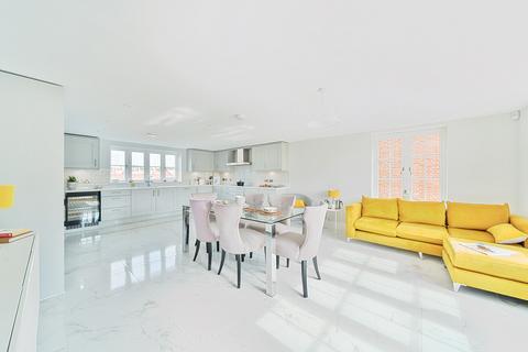 4 bedroom detached house for sale, Mountbatten Park, Hoe Lane, North Baddesley, Hampshire, SO52