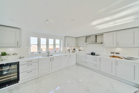 4 bedroom detached house for sale, Mountbatten Park, Hoe Lane, North Baddesley, Hampshire, SO52
