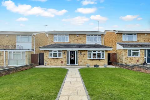 4 bedroom detached house for sale, Selsey Drive, Luton, Bedfordshire, LU2 8HZ