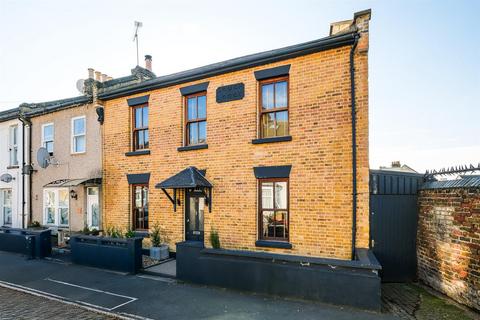 4 bedroom end of terrace house for sale, Gough Road, London