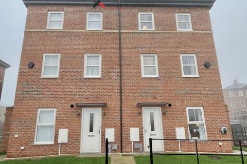 2 bedroom townhouse to rent,  Bolton Court, Leeds LS14