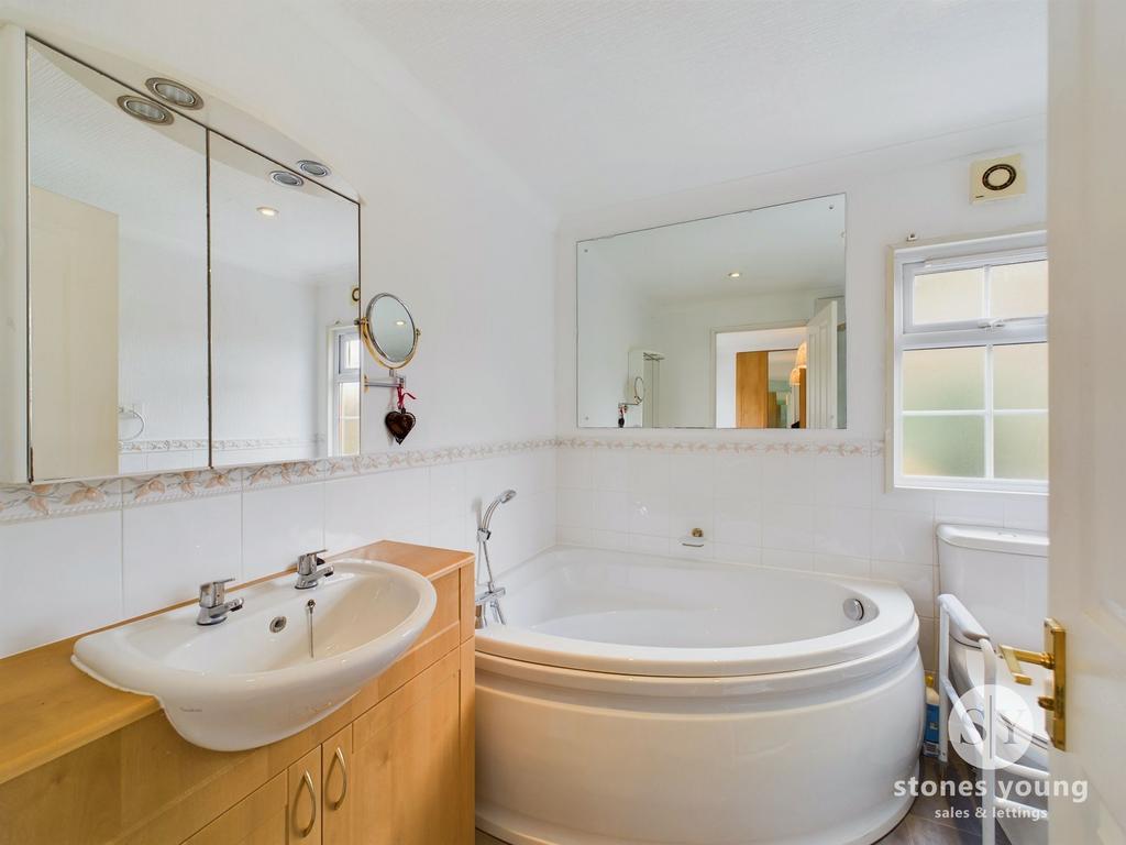 En-suite Bathroom