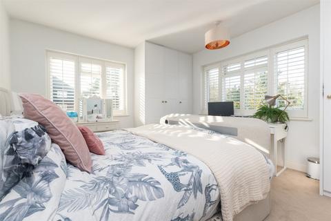 2 bedroom flat for sale, Newnham House, Loughton IG10