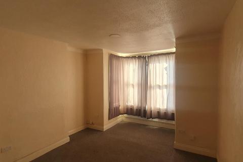 2 bedroom flat to rent, Seymour Gardens, London, IG1