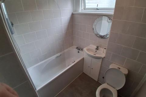 3 bedroom apartment to rent, Awel Mor, Llanedeyrn, CF23