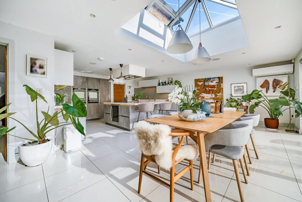 Dining/Kitchen