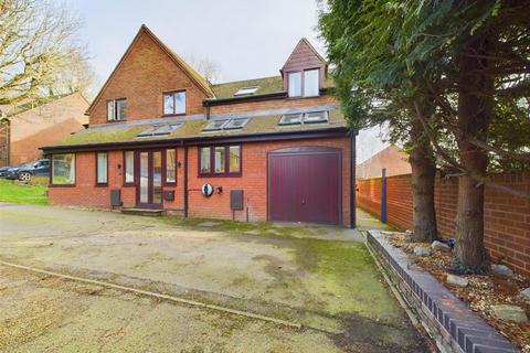 16 Chadbone Close, Aylesbury, HP20 2PS