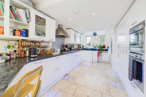 16 Chadbone Close, Aylesbury, HP20 2PS
