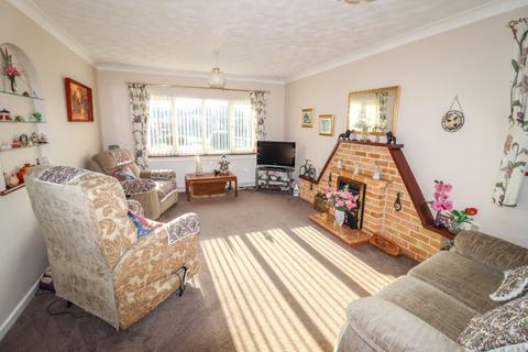 3 bedroom detached bungalow for sale, Wheatlands Crescent, Hayling Island