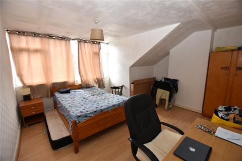 6 Harlech Road, Leeds, LS11 7DG