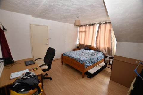 6 Harlech Road, Leeds, LS11 7DG