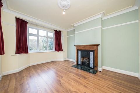 3 bedroom detached house to rent, Hall Road, Isleworth TW7