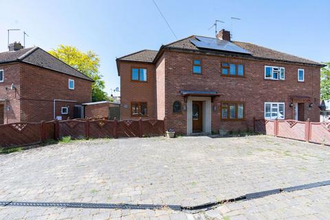 102 Brownlow Crescent, Pinchbeck, Spalding, PE11 3XD