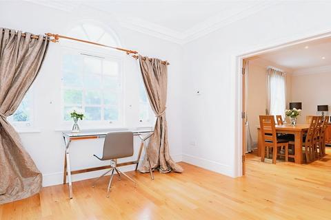 2 bedroom flat to rent, Heronsbrook, Buckhurst Road, Ascot, SL5