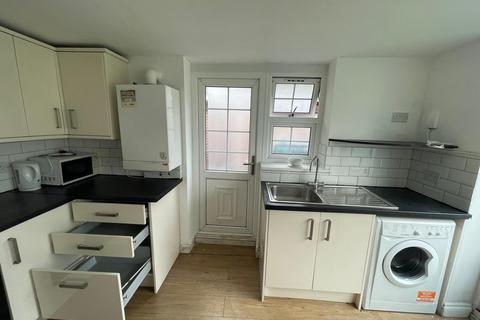 2 bedroom flat to rent, Bracken Drive, IG7