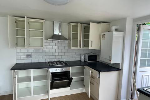 2 bedroom flat to rent, Bracken Drive, IG7