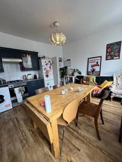 4 bedroom flat to rent, Holloway, LONDON N7