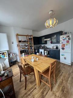 4 bedroom flat to rent, Holloway, LONDON N7