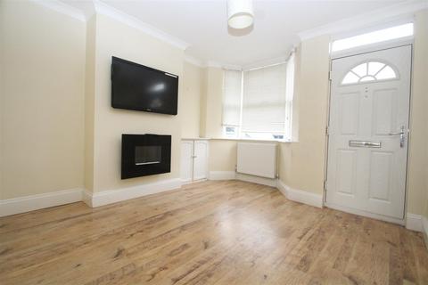 2 bedroom terraced house to rent, Gordon Road, High Wycombe HP13