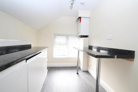 2 bedroom terraced house to rent, Gordon Road, High Wycombe HP13