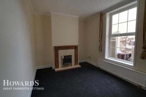 4 bedroom terraced house to rent, Nelson Road North, Great Yarmouth