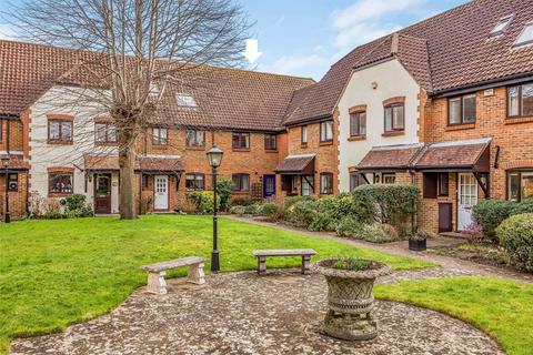 Bishopsgate Walk, Chichester, West Sussex, PO19