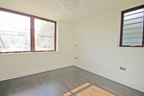 1 bedroom flat to rent, St. Johns Road, Isleworth TW7