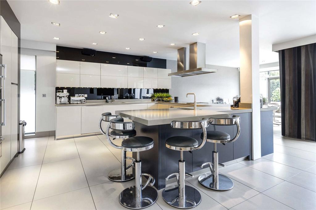 Kitchen Bkfast Bar