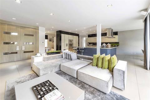 24 Coombe Ridings, Kingston Upon Thames, KT2 7JU