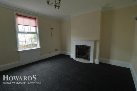 4 bedroom terraced house to rent, Nelson Road North, Great Yarmouth