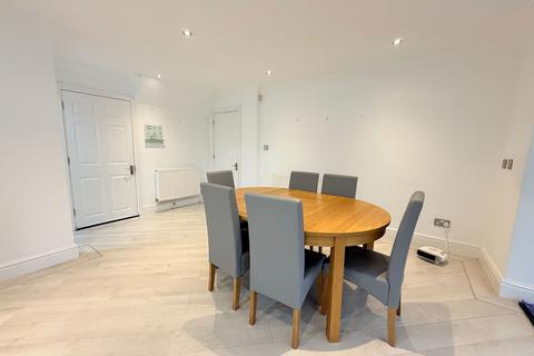100 Birchy Close, Shirley, Solihull, B90 1QL