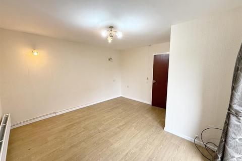 2 bedroom retirement property for sale, Clarence Road, Four Oaks, Sutton Coldfield