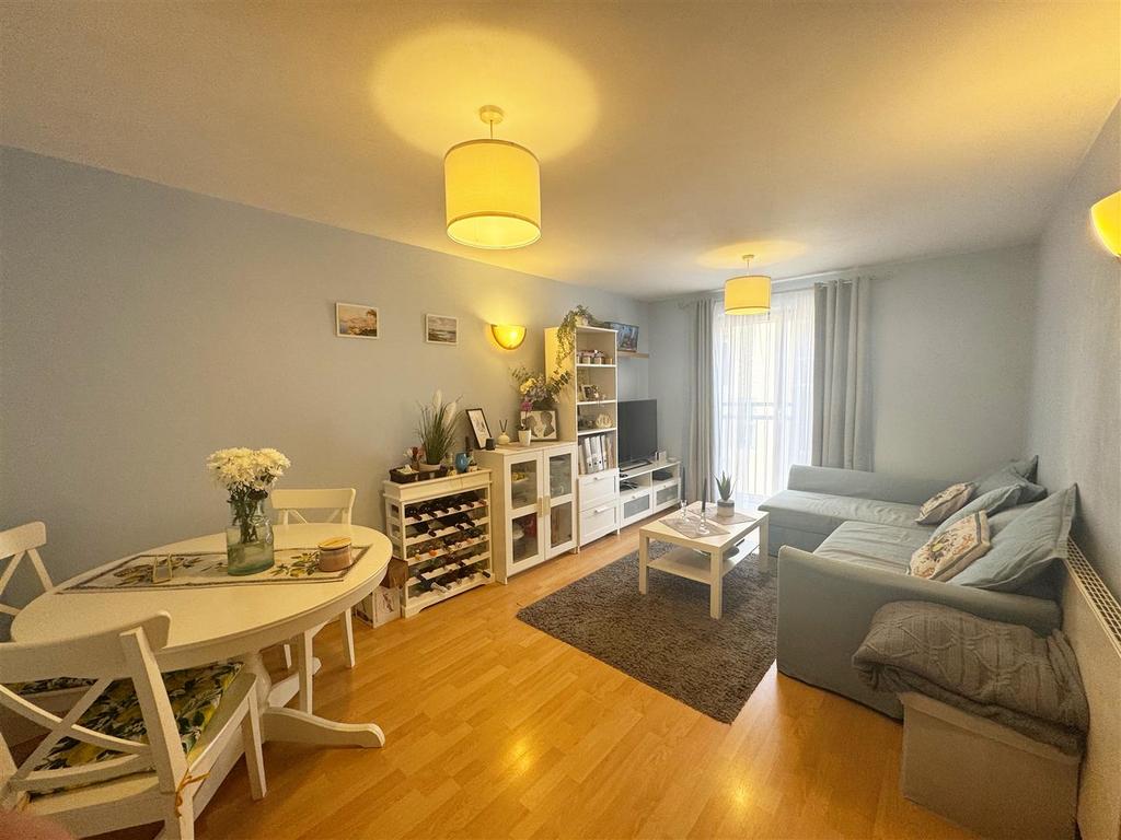 Living Room Wide.png