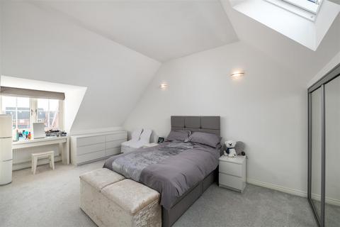 7 Voice Road, Horley, RH6 8PY