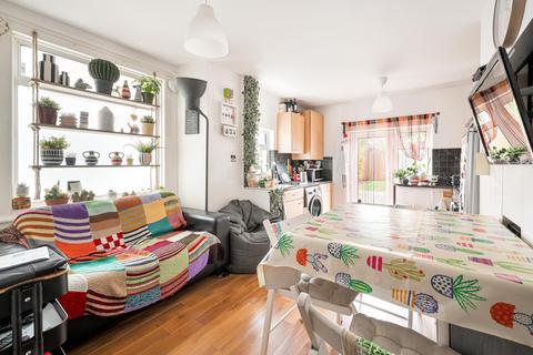 2 bedroom flat for sale, Dunster Gardens, West Hampstead, NW6