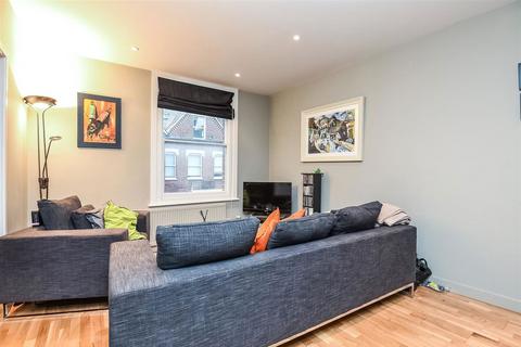 2 bedroom flat to rent, Shrubbery Road, London SW16