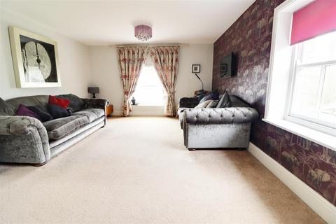 2 bedroom apartment to rent, Raywell House, Raywell